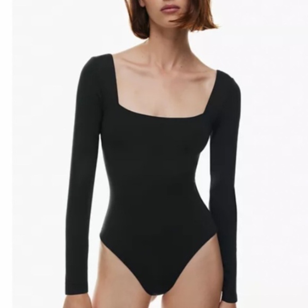 ARITZIA Babaton Contour Squareneck long sleeve Bodysuit